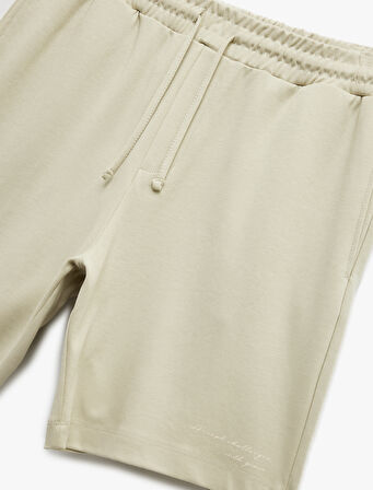 Pamuklu Cep Detaylı Beli Bağcıklı Bermuda Şort