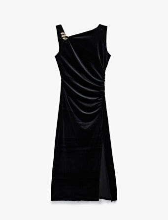 Yırtmaçlı Aksesuarlı Asimetrik Yaka Kolsuz Midi Boy Kadife Elbise