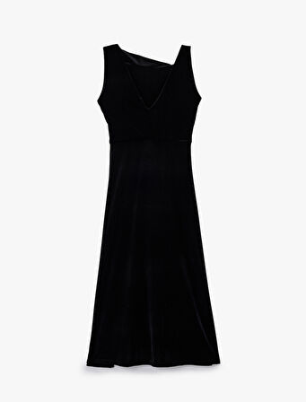 Yırtmaçlı Aksesuarlı Asimetrik Yaka Kolsuz Midi Boy Kadife Elbise