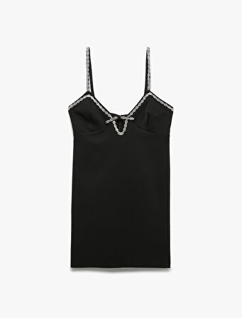 Kurdele Detaylı Kalp Yaka İnce Askılı Taşlı Mini Elbise