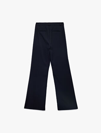 Düğme Detaylı Aplike Cepli Düz Bol Paça Kumaş Pantolon