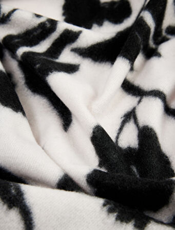 Çiçek Desenli Atkı 