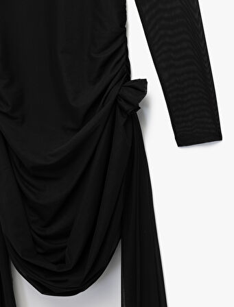 Uzun Kollu Kayık Yaka Tüllü Gül Detaylı Mini Bodycon Elbise