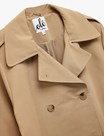 Uzun Kollu Düğmeli Kemer Detaylı Cepli Kruvaze Yaka Trençkot