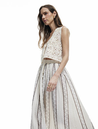 Kolsuz V Yaka Bağlama Detaylı Örgü Kroşe Yelek