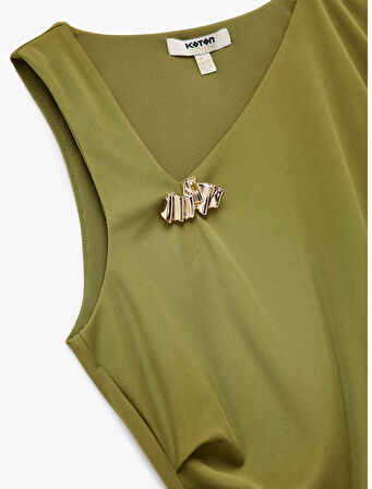 Asimetrik Yaka Metal Aksesuarlı Kolsuz Drapeli Bodycon Mini Abiye Elbise