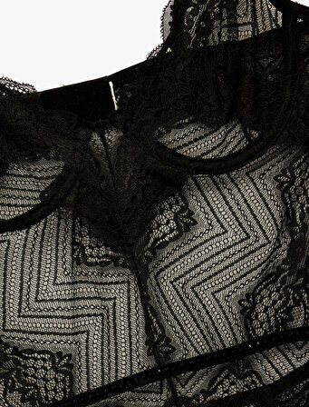 V Yaka Askılı Dantelli Bodysuit