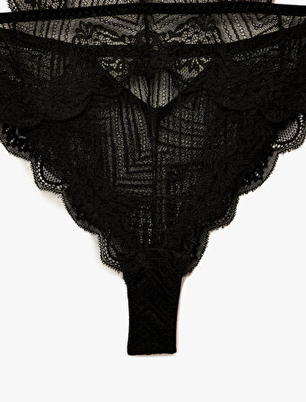 V Yaka Askılı Dantelli Bodysuit