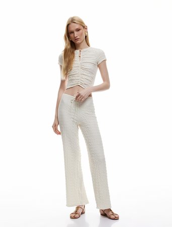 Slim Fit Kısa Kollu Boncuk Detaylı Bürümcük Kumaş Dokulu Tişört
