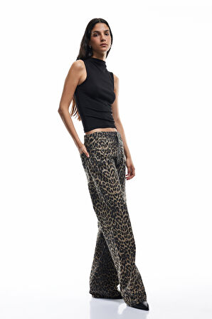 Pamuklu Taş Detaylı Düğmeli Cepli Leopar Desenli Jean Pantolon - Longer Straight Jean