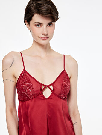 Dantel Detaylı İnce Askılı Pijama Üstü 