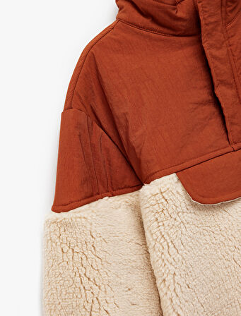 Dik Yaka Kumaş Detaylı Uzun Kollu Kanguru Peluş Mont