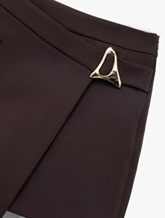 Metal Aksesuar Detaylı Mini Kruvaze Şort Etek