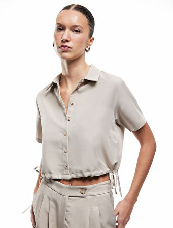 Klasik Yaka Modal Kumaş Kısa Kollu Yanları Bağcıklı Crop Gömlek