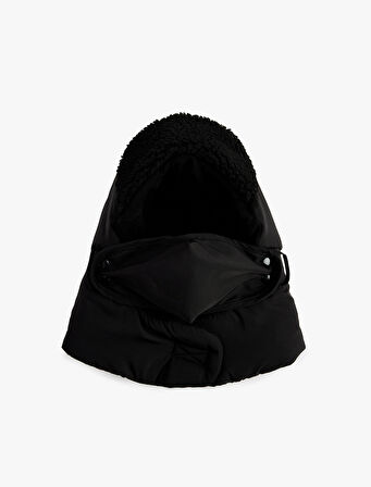 Çıtçıt Düğmeli Peluş Detaylı Kar Şapkası