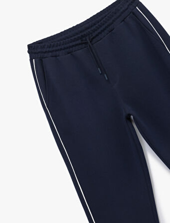 Pamuklu Cepli Çizgi Detaylı Beli Bağcıklı Eşofman Altı