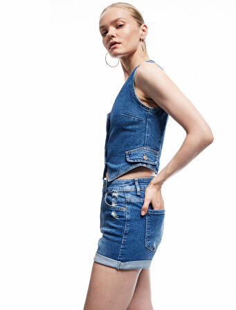 Katlı Paça Yıpratılmış Düğmeli Cepli Skinny Fit Mini Denim Şort