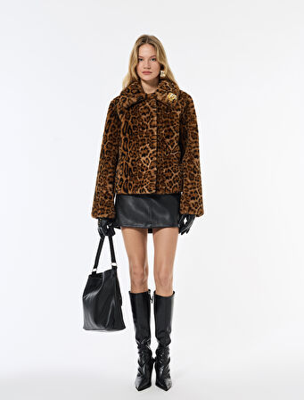 Uzun Kollu Düğmeli Leopar Desenli Suni Kürk Mont