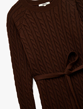 Uzun Kollu Bisiklet Yaka Kemerli Mini Boy Saç Örgü Triko Elbise