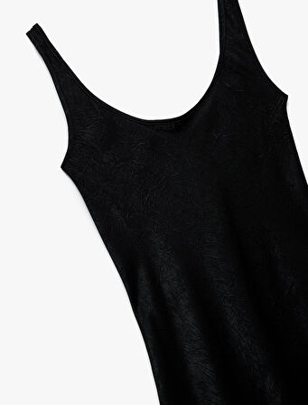 Slim Fit Kolsuz U Yaka Kalın Askılı Uzun Saten Elbise