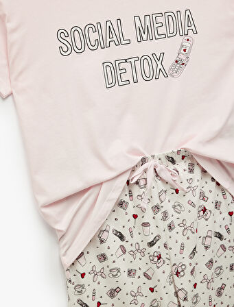 Pamuklu Kısa Kollu Bisiklet Yaka Baskılı Pijama Takımı