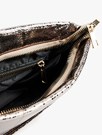 Metalik Görünümlü Fermuarlı Kapitoneli Askılı Omuz Çantası