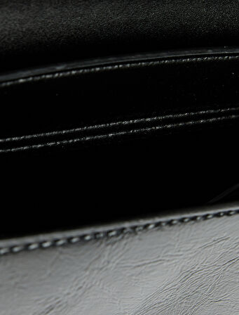 Metal Aksesuarlı Suni Deri Askılı Çapraz Çanta