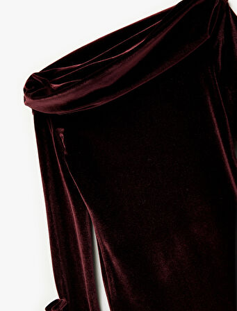 Fiyonk Detaylı Uzun Kollu Düşük Omuz Askılı Kadife Elbise