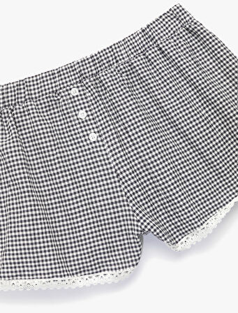 Pamuklu Rahat Kalıp Düğmeli Paçası Dantelli Beli Lastikli Pötikareli Şort Pijama Altı