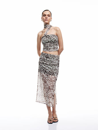 Tül Boyundan Fular Detaylı Drapeli Leopar Desenli Crop Straplez Bluz