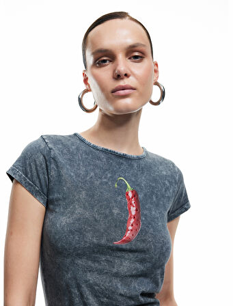 Pamuklu Kısa Kollu Bisiklet Yaka Taşlı Biber Baskılı Tişört