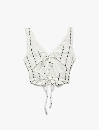 V Yaka Arkası Pencere Detaylı İşlemeli Fisto Kolsuz Bluz