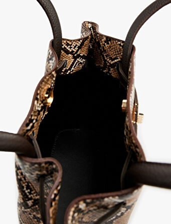 Saplı Metal Tokalı Yılan Derisi Desenli Tote Çanta