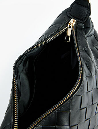 Örgü Detaylı Fermuarlı Askılı Suni Deri Omuz Çantası