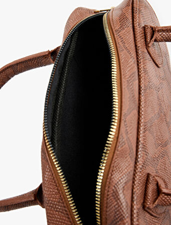 Yılan Derisi Görünümlü Fermuarlı Saplı El Çantası