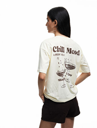 Kısa Kollu Bisiklet Yaka Oversize Arkası Baskılı Tişört