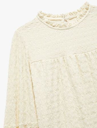 Yuvarlak Yaka Fırfırlı Uzun Kollu Dantel Detaylı Bluz