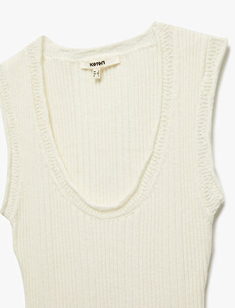 Derin U Yaka Triko Kolsuz Bluz