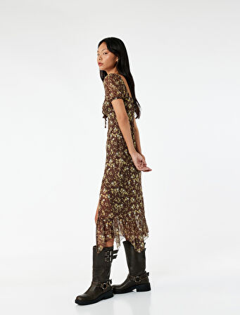 Asimetrik U Yaka Kısa Balon Kol Yırtmaçlı Bağcıklı Çiçekli Uzun Tül Elbise