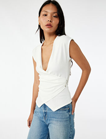 Bürümcük Slim Fit Metal Aksesuarlı Kruvaze Yaka Kolsuz Tişört