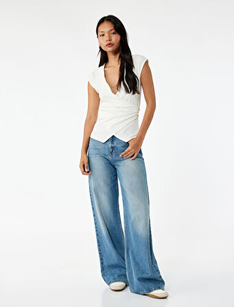 Bürümcük Slim Fit Metal Aksesuarlı Kruvaze Yaka Kolsuz Tişört