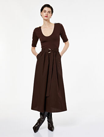 U Yaka Kısa Kollu Kemer Detaylı A Kesim Uzun Elbise