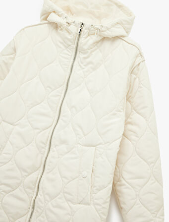 Uzun Kollu Cepli Fermuarlı Kapüşonlu Kapitone Mont