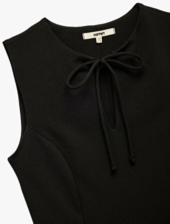 Kolsuz Bisiklet Yaka Bağlama Detaylı Slim Fit Dantel Detaylı Mini Elbise