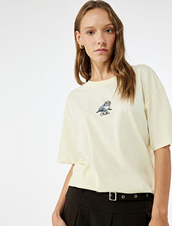 Kısa Kollu Bisiklet Yaka Nakışlı Oversize Tişört