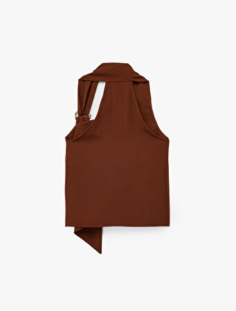 Krep Kumaş Metal Aksesuarlı Asimetrik Halter Yaka Kolsuz Bluz