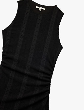 Kolsuz Slim Fit Bisiklet Yaka Çizgili Midi Büzgülü Elbise