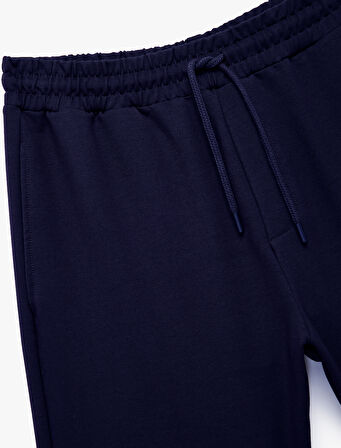 Pamuklu Rahat Kalıp Cep Detaylı Beli Bağcıklı Spor Şort