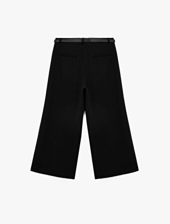 Kemerli Aplike Cepli Culotte Fit Kısa Geniş Paça Kumaş Pantolon