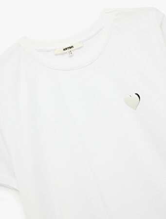 Pamuklu Kısa Kollu Bisiklet Yaka Kalpli Varak Baskı Detaylı Tişört